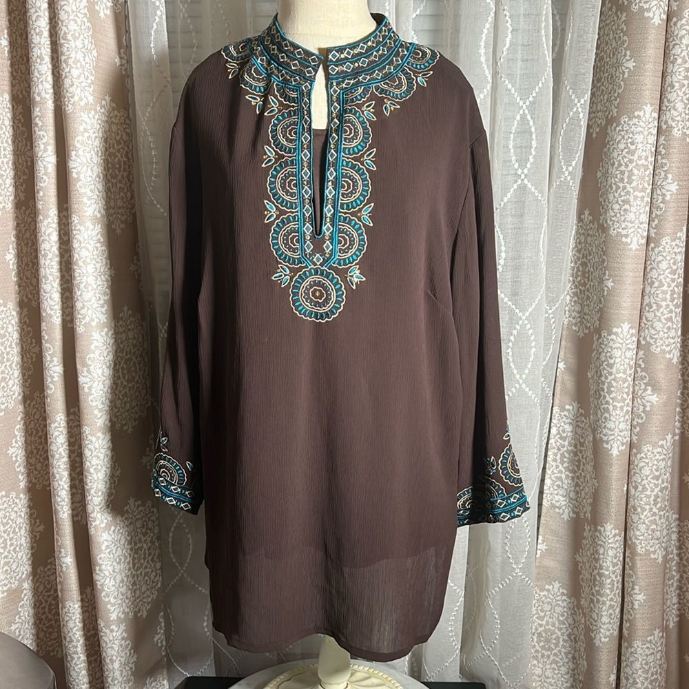 Dress Barn Long Sleeve Embroidered Tunic Top | Size 2X (18/20)
